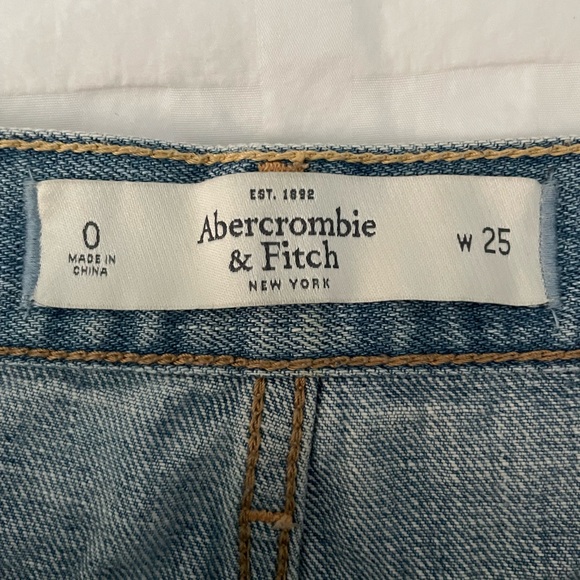 Abercrombie & Fitch Distressed Light Wash Denim Shorts Size 0 Waist 25 - Picture 8 of 9